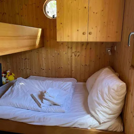 Apartamento Overnight In A Shepherd's Wagon Tiny House