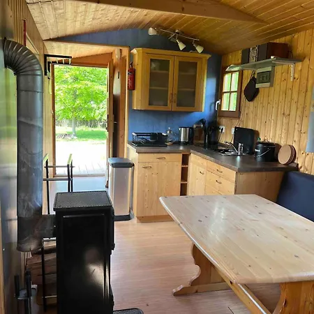 Overnight In A Shepherd's Wagon Tiny House * Múnich